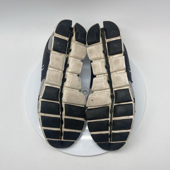 On Cloud 5 Sneakers Mens 9 Black Gray Running Athletic Gym Shoes - Picture 9 of 10